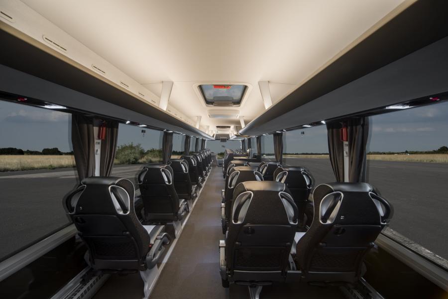 Интерьер Neoplan Tourliner 2016 года  (фото 15 из 19)